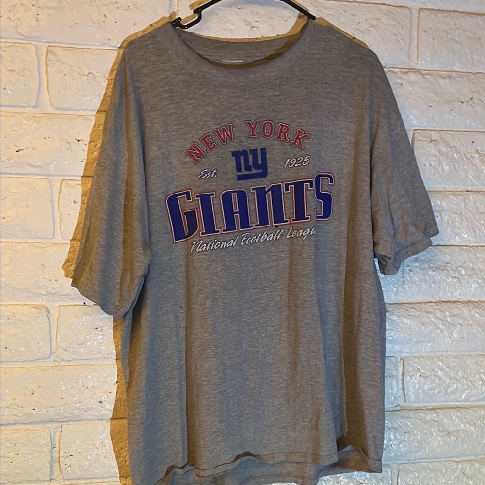 Grey New York Giants T-Shirt (Missing Tag) (Holes Pictured)